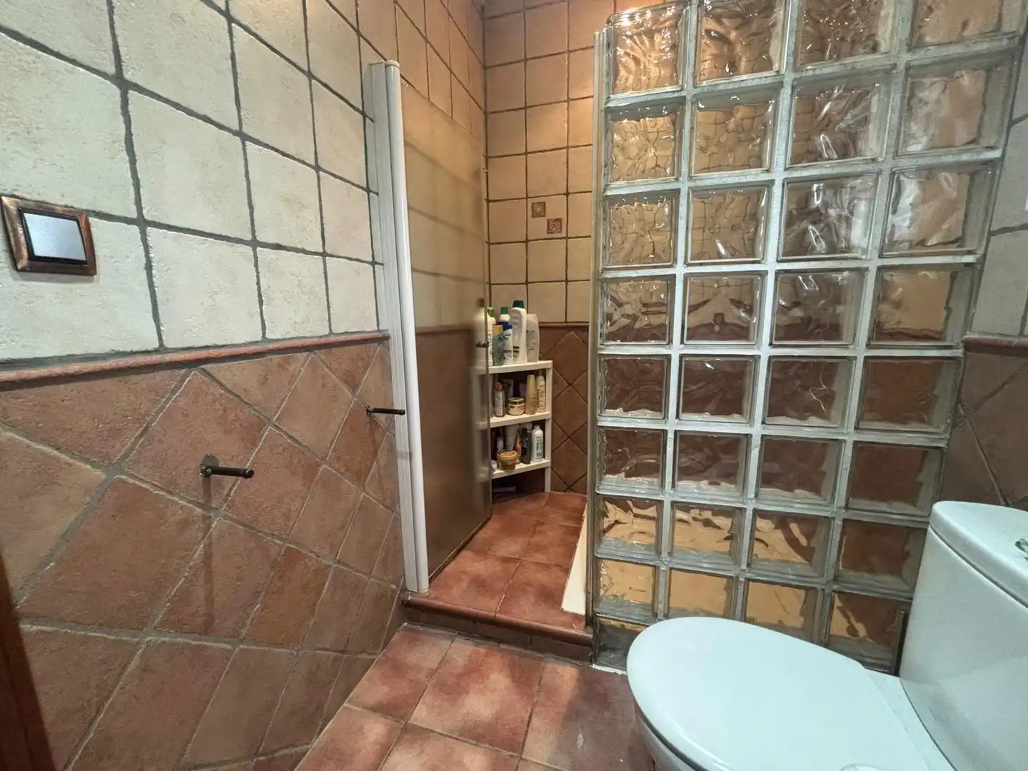Baño de Casa adosada en venta en Los Montesinos con Aire acondicionado, Terraza y Amueblado