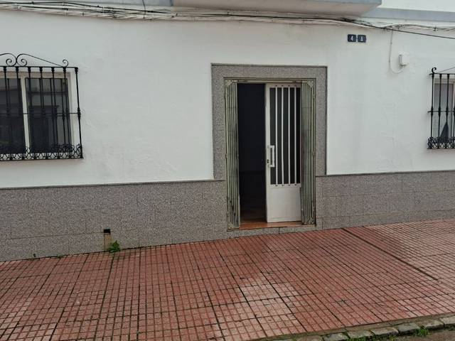 Local comercial en Venta en Calle Ramón y Cajal, 4 en Santa Marta