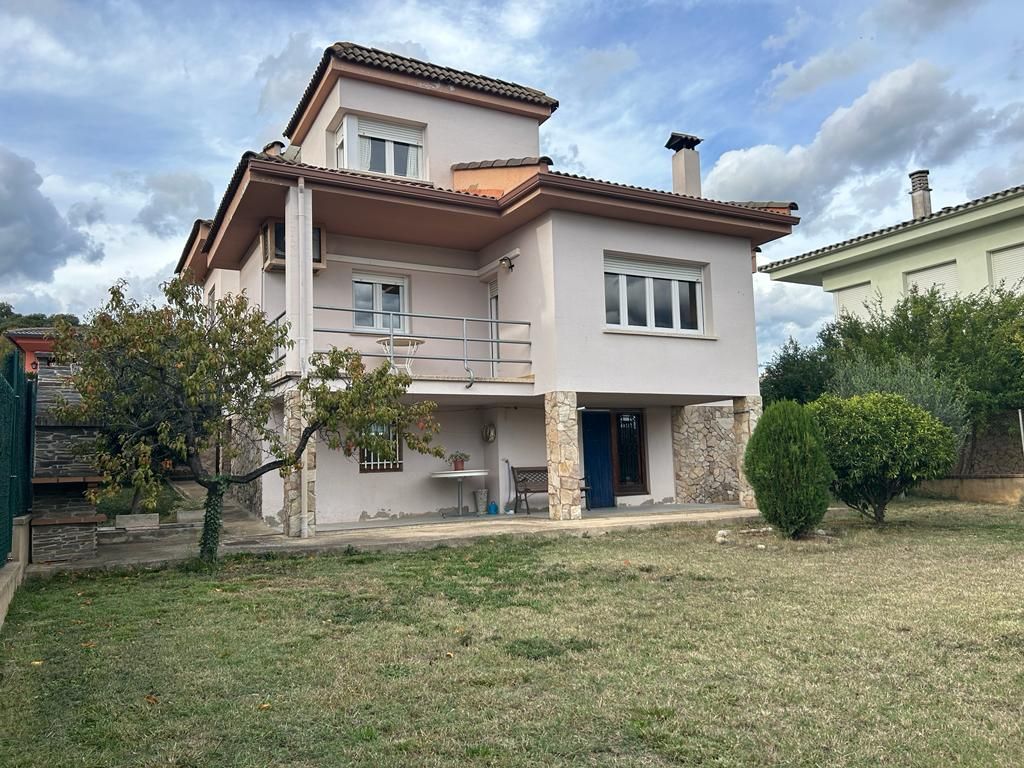 Vista exterior de Casa o xalet en venda en Sant Julià del Llor i Bonmatí amb Jardí privat i Terrassa