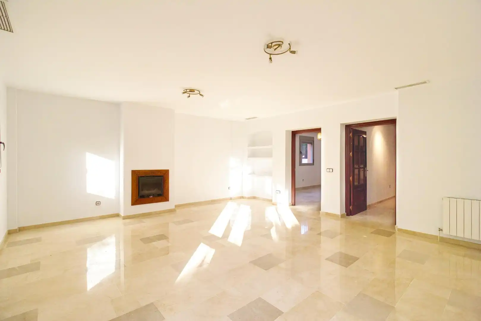 Sala de estar de Casa o chalet en venta en Bormujos con Aire acondicionado, Calefacción y Jardín privado