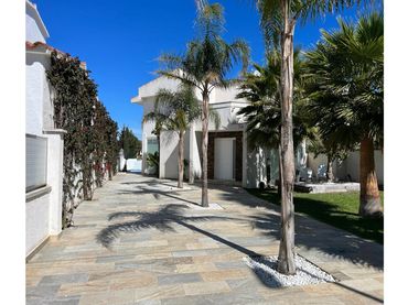 Villa con piscina in vendita a Carrer Falconera 24