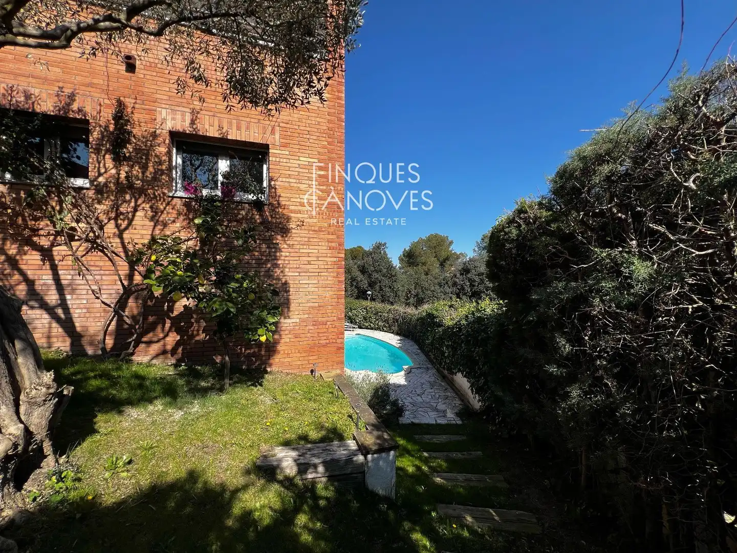 Vista exterior de Casa adosada en venta en Girona con Aire acondicionado, Calefacción y Jardín privado