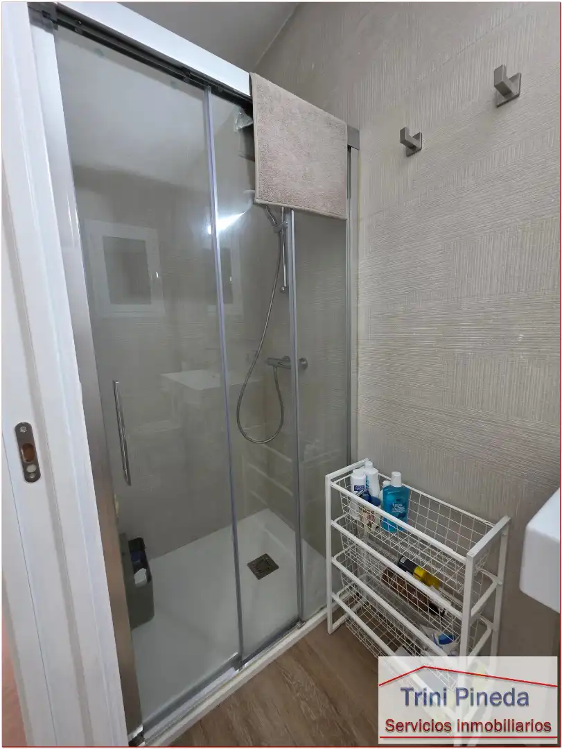 Bathroom of Flat for rent in Sevilla  with Furnished, Oven and Washing machine