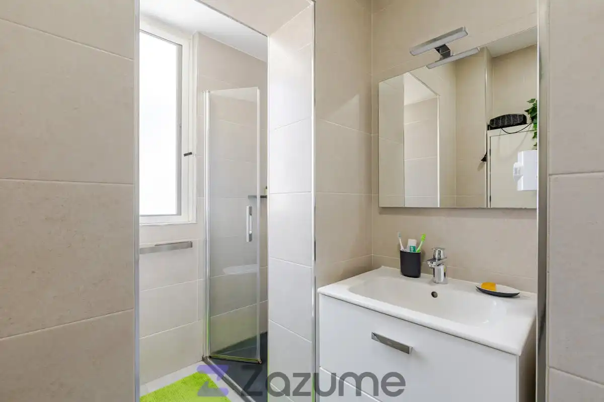 Bathroom of Flat for rent in Madrid  with Air Conditioner, Heating and Terrace
