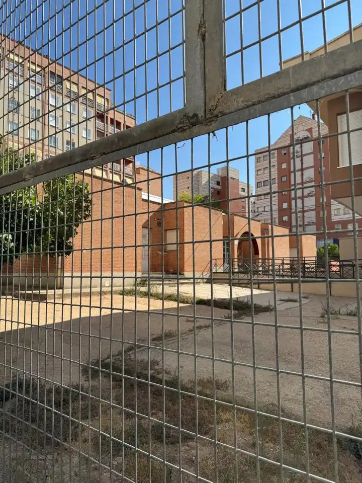 Piso en venta en Calle de la Virgen de la Soledad, Plan Sur - Amistad