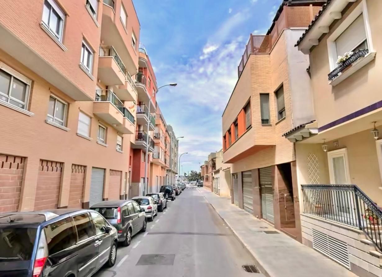 Vista exterior de Garatge en venda en Orihuela