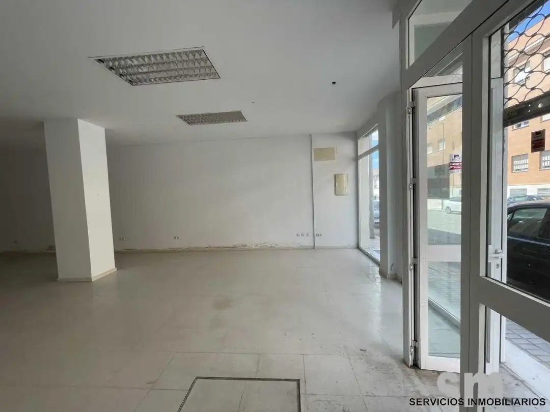 Local comercial en venta en Coria del Río, imagen 2