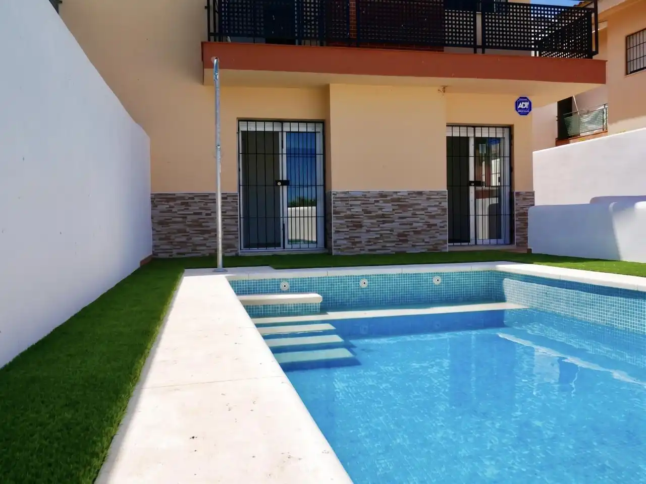 Piscina de Casa adosada en venta en El Ronquillo con Jardín privado, Terraza y Piscina