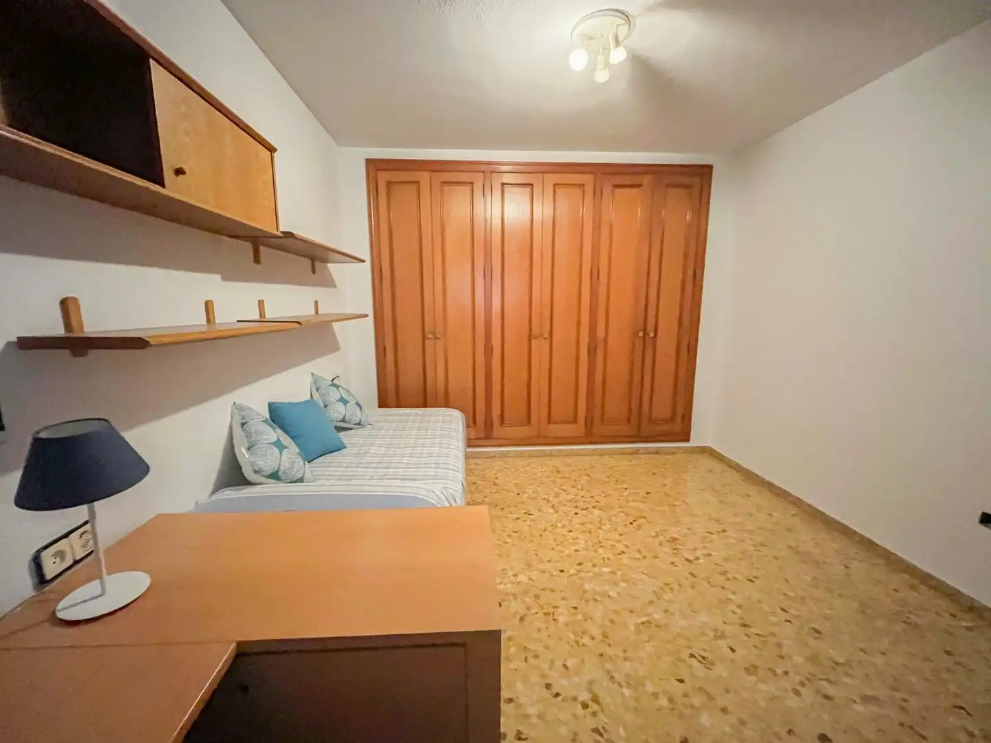 Habitación de Apartamento en venta en Alicante / Alacant con Calefacción y Amueblado
