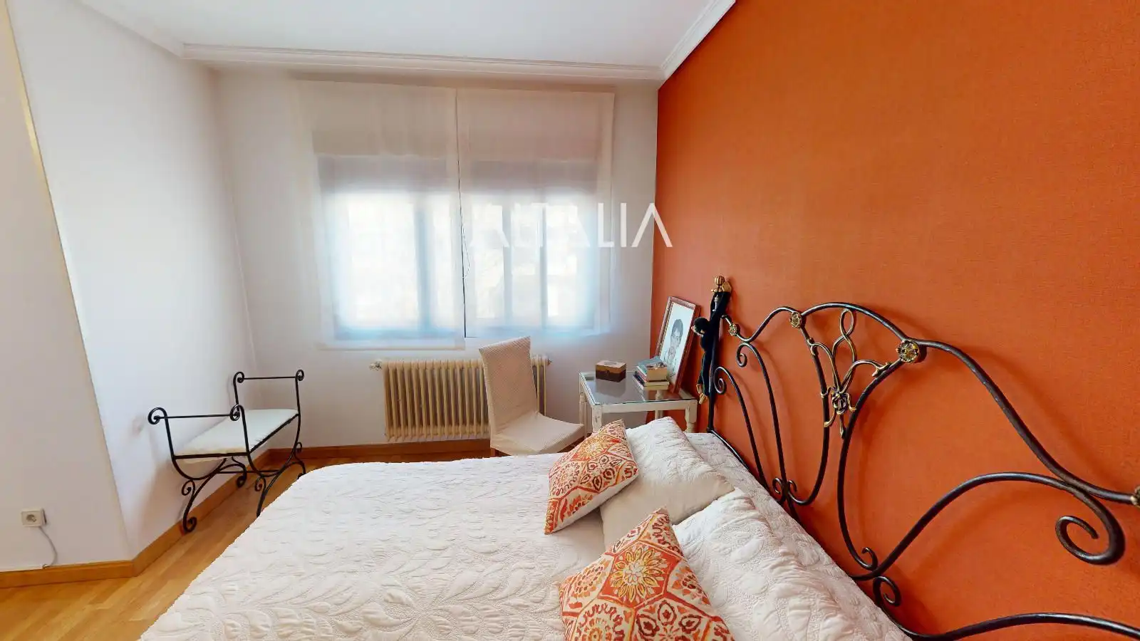 Habitación de Casa adosada en venta en Cuenca con Calefacción, Piscina y Piscina comunitaria
