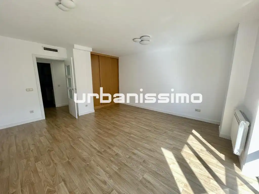 Flat for rent in Calle de Granada, Pacífico