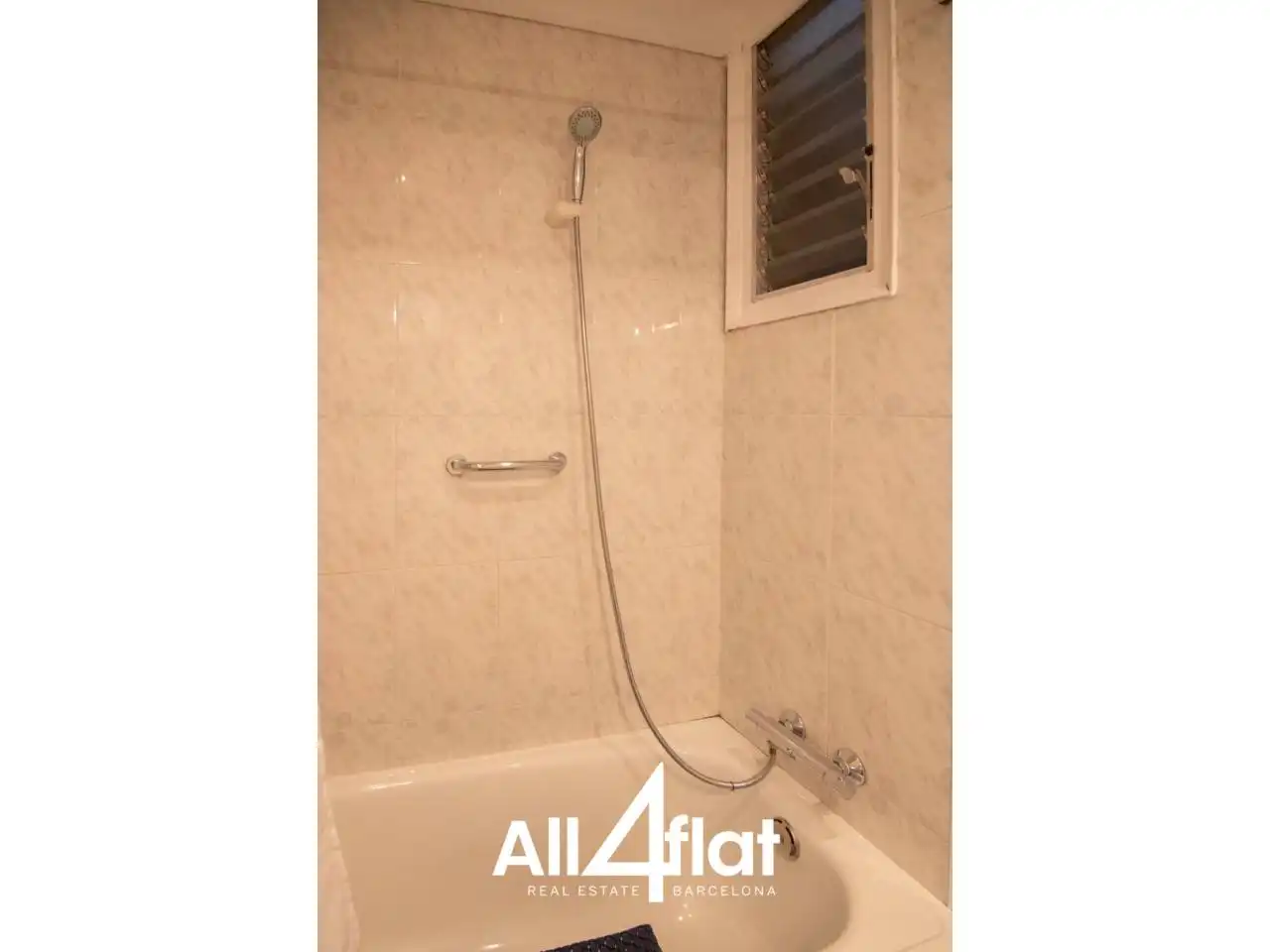 Bathroom of Flat for rent in Castelldefels  with Air Conditioner, Furnished and Balcony