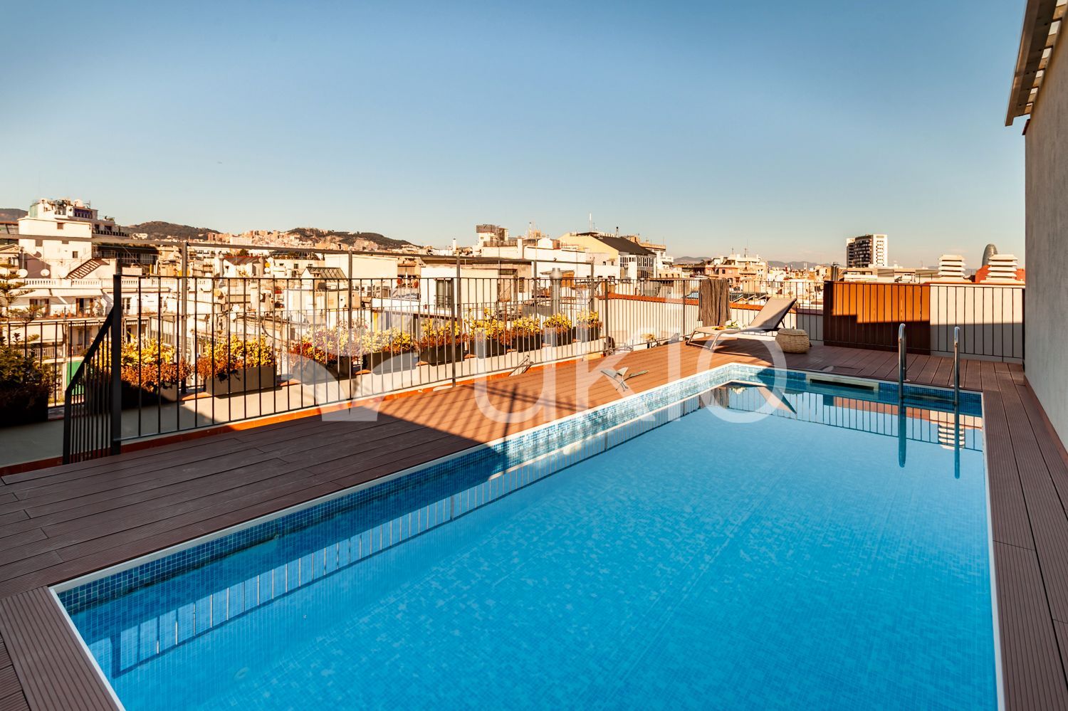 Swimming pool of Apartment to rent in  Barcelona Capital  with Air Conditioner, Heating and Furnished