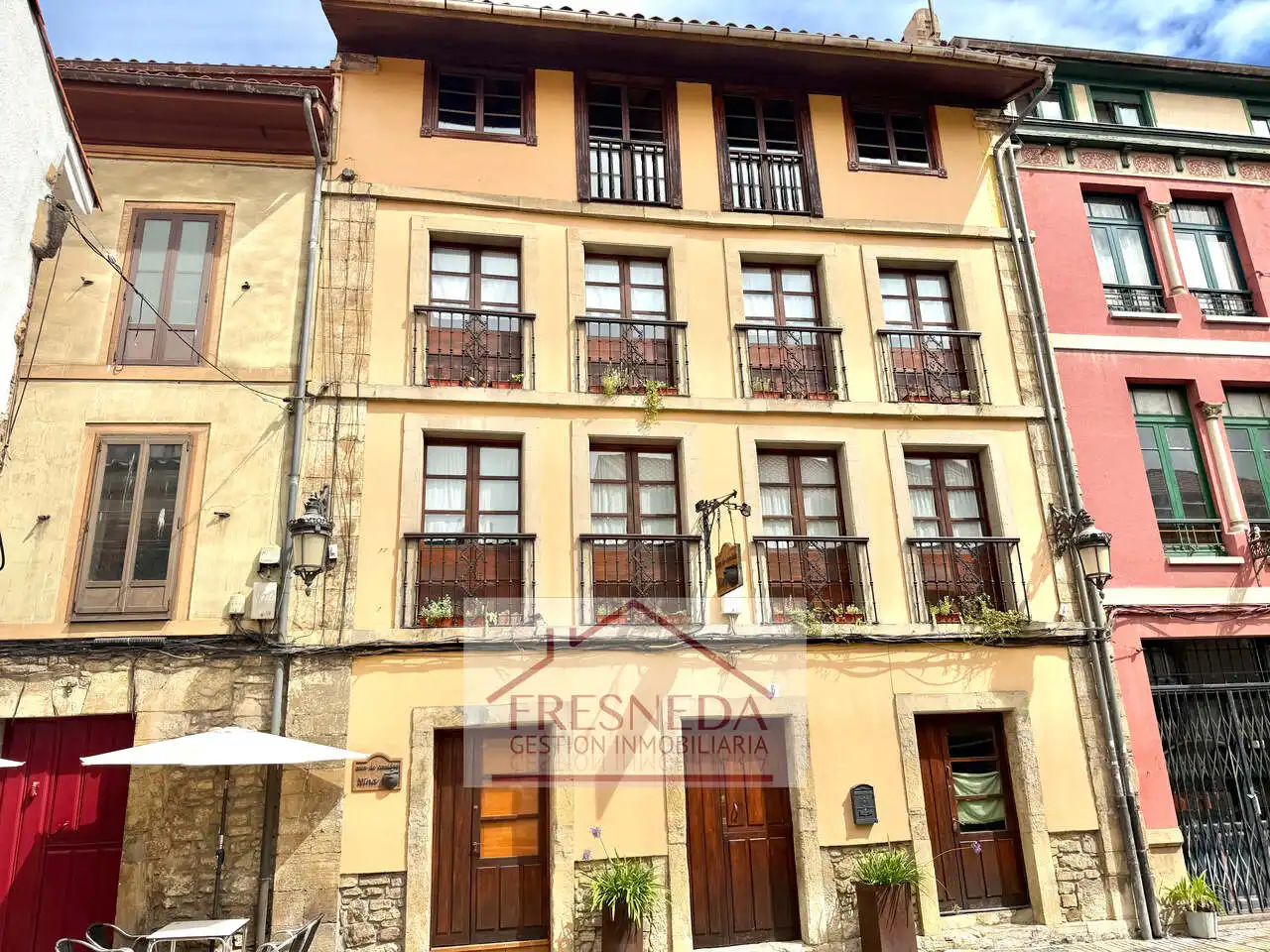 Außenansicht von Gebäude zum Verkauf in Avilés
