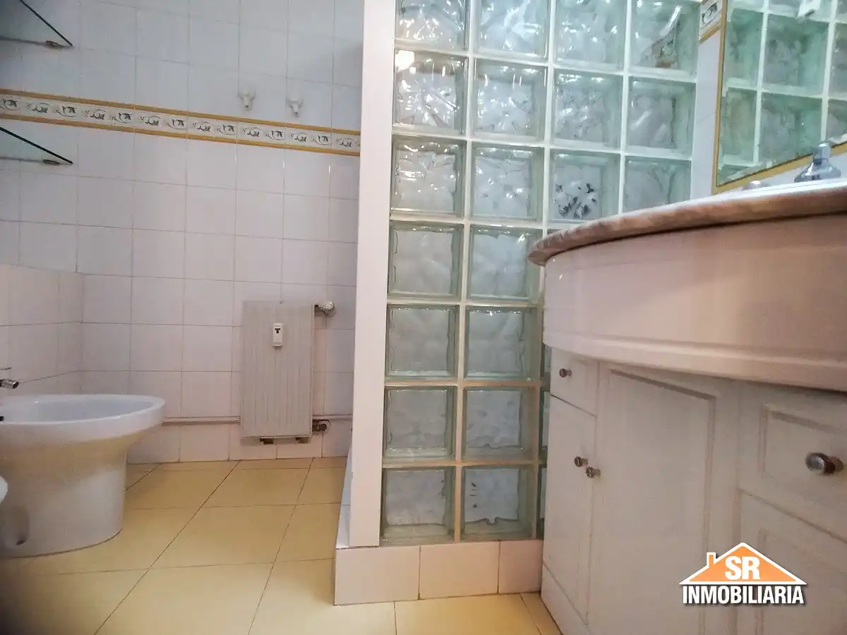 Bathroom of Apartments for rent in A Coruña Capital   with Heating, Oven and Washing machine