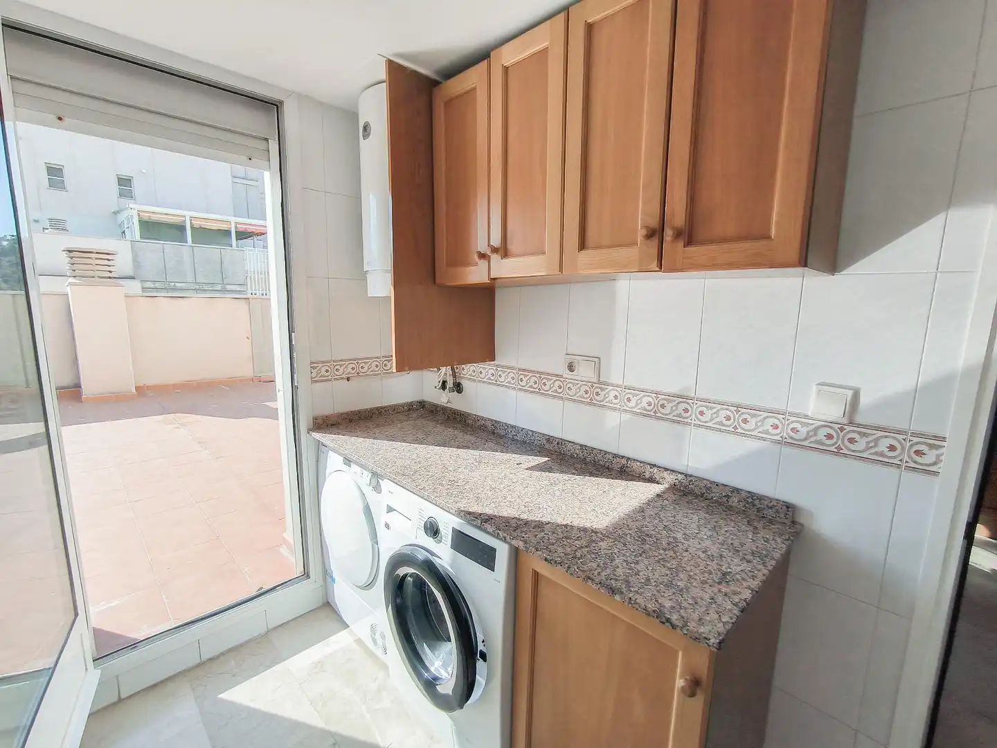 Cuina de Dúplex en venda en Benidorm amb Aire condicionat, Calefacció i Jardí privat
