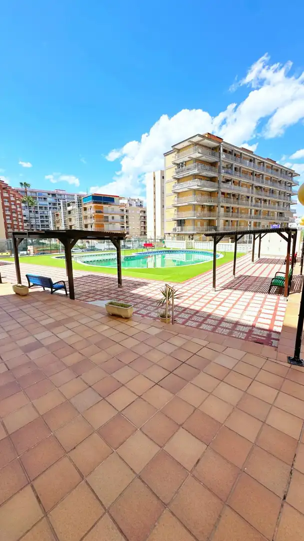 Piscina de Apartamento en venta en Gandia con Amueblado, Balcón y Piscina comunitaria