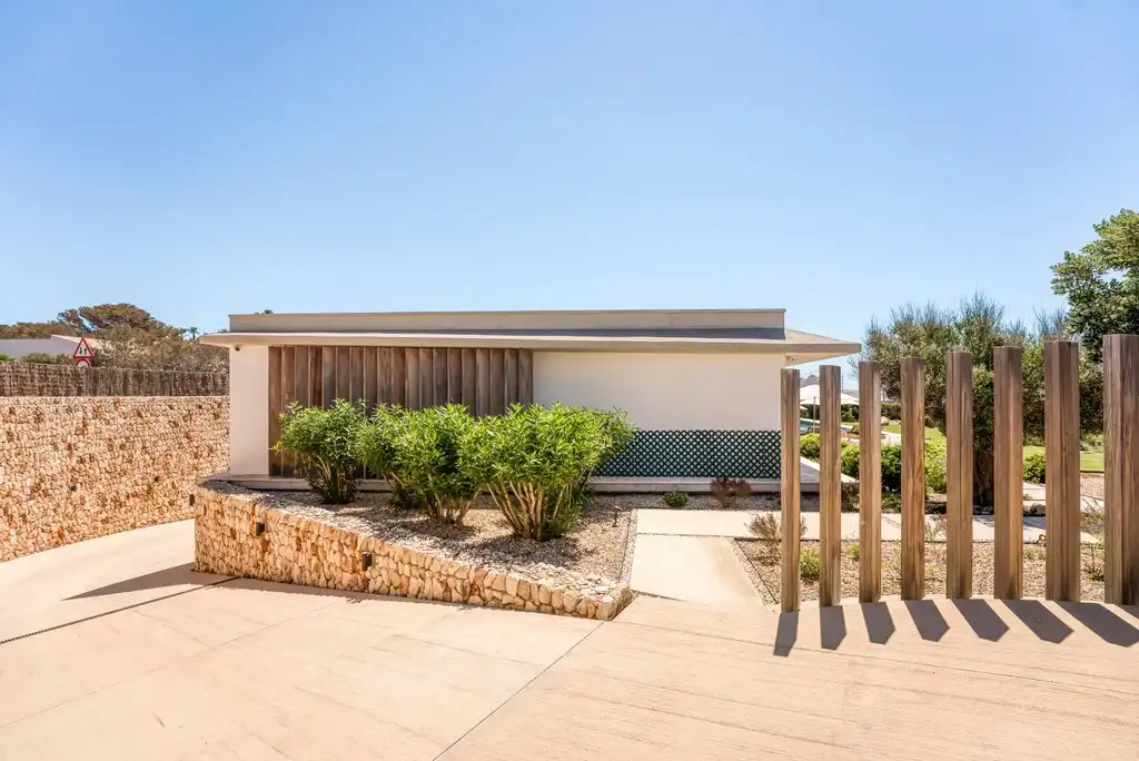Vista exterior de Casa o xalet en venda en Maó - Mahón amb Aire condicionat, Calefacció i Jardí privat
