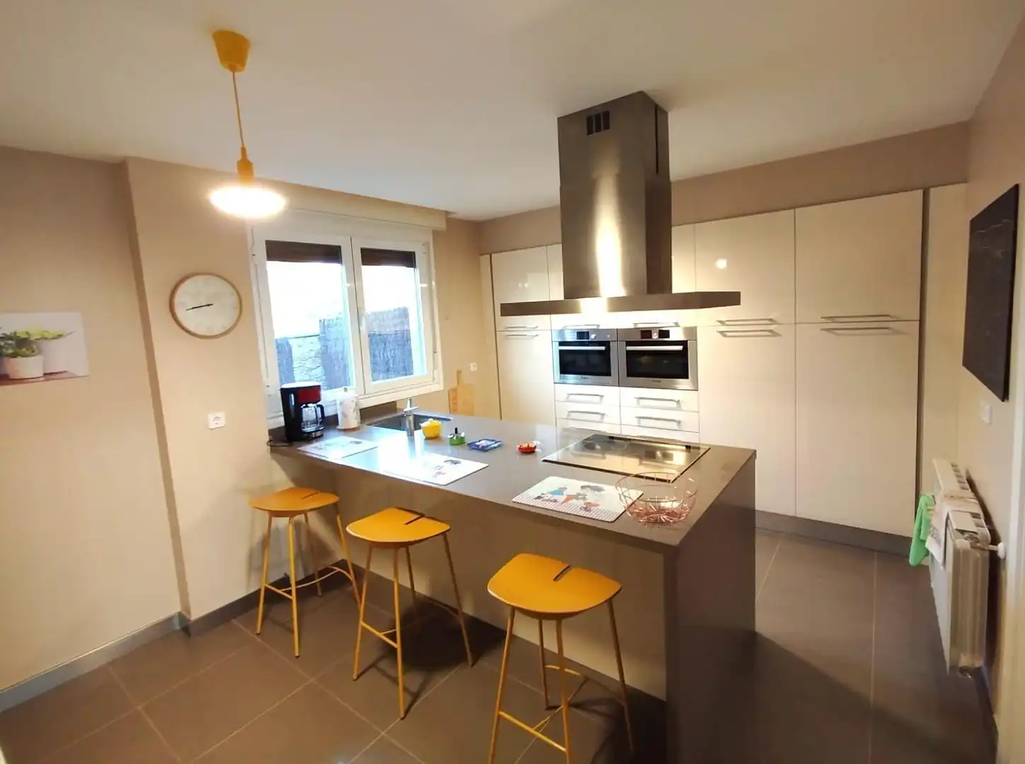 Cocina de Casa adosada en venta en Valverde de la Virgen con Calefacción, Jardín privado y Parquet