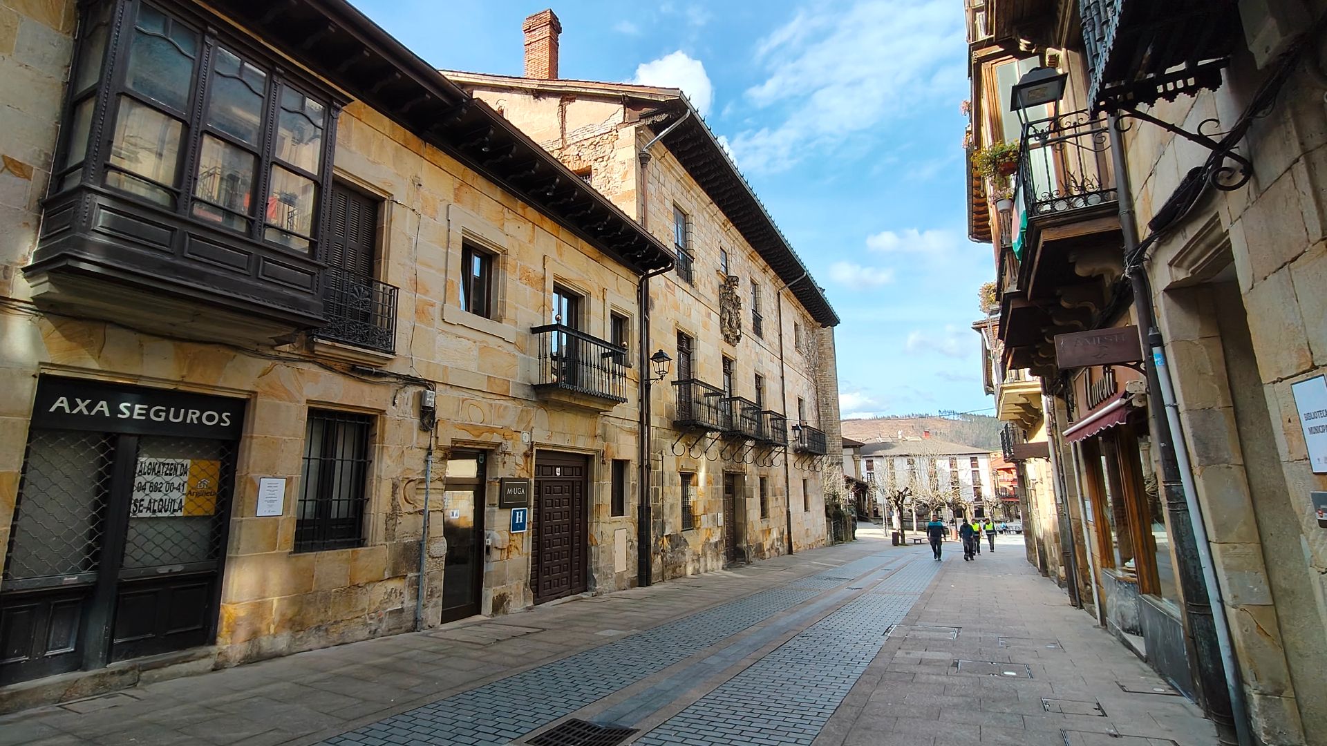 Vista exterior de Edifici en venda en Elorrio amb Alarma