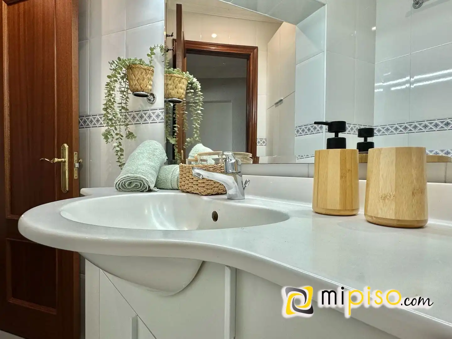 Bathroom of Flat for sale in Laredo  with Furnished