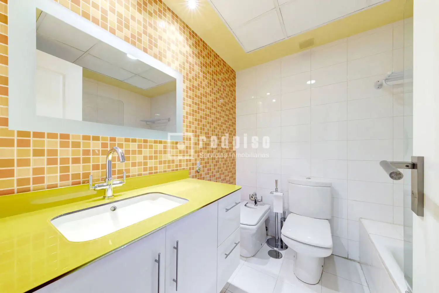 Bathroom of Houses for sale in Pozuelo de Alarcón  with Air Conditioner, Heating and Private garden