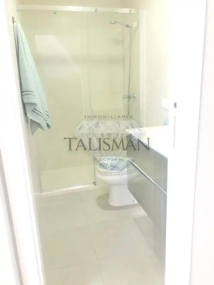 Baño de Piso de alquiler en Nigrán con Terraza y Amueblado