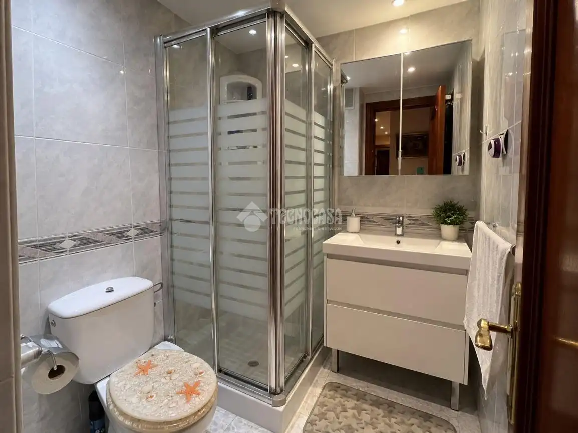 Baño de Piso en venta en Benalmádena con Aire acondicionado