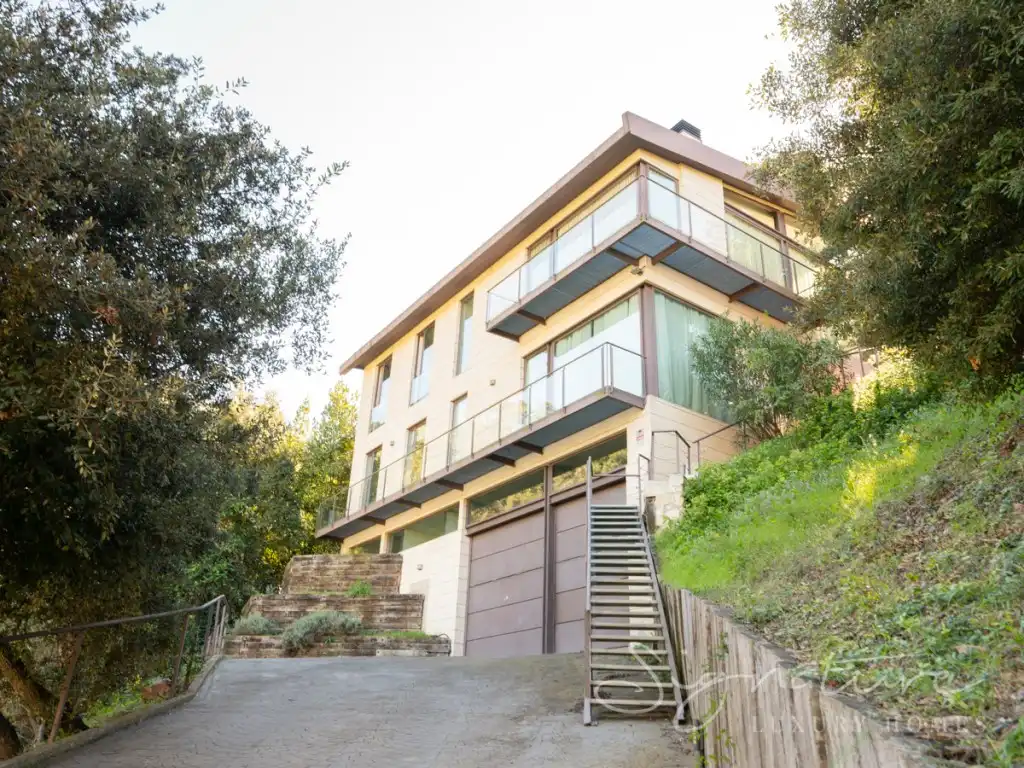 Vista exterior de Casa o xalet en venda en Barcelona amb Aire condicionat