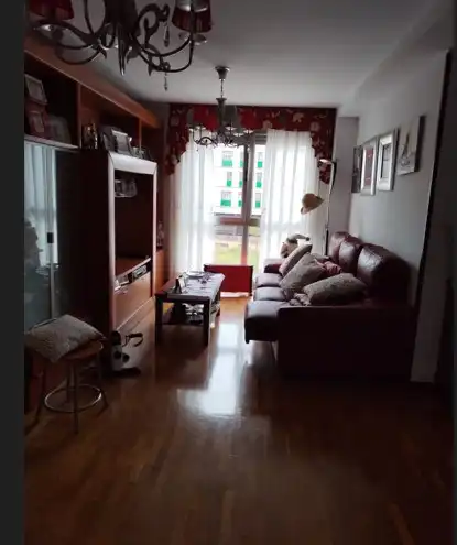 Sala d'estar de Pis en venda en Gijón  amb Calefacció, Parquet i Traster