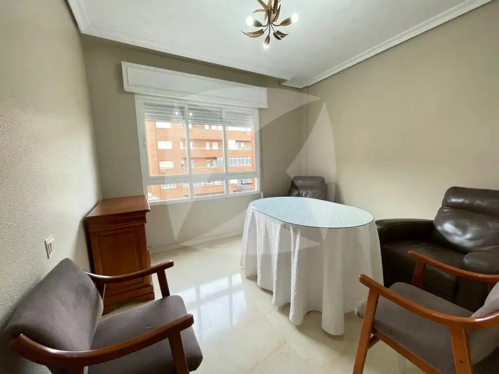 Schlafzimmer von Wohnung zur Miete in Badajoz mit Klimaanlage, Terrasse und Möbliert