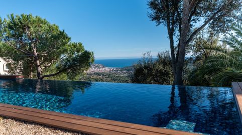 Villa con licencia turística, piscina desbordante y vistas al mar, imatge 2