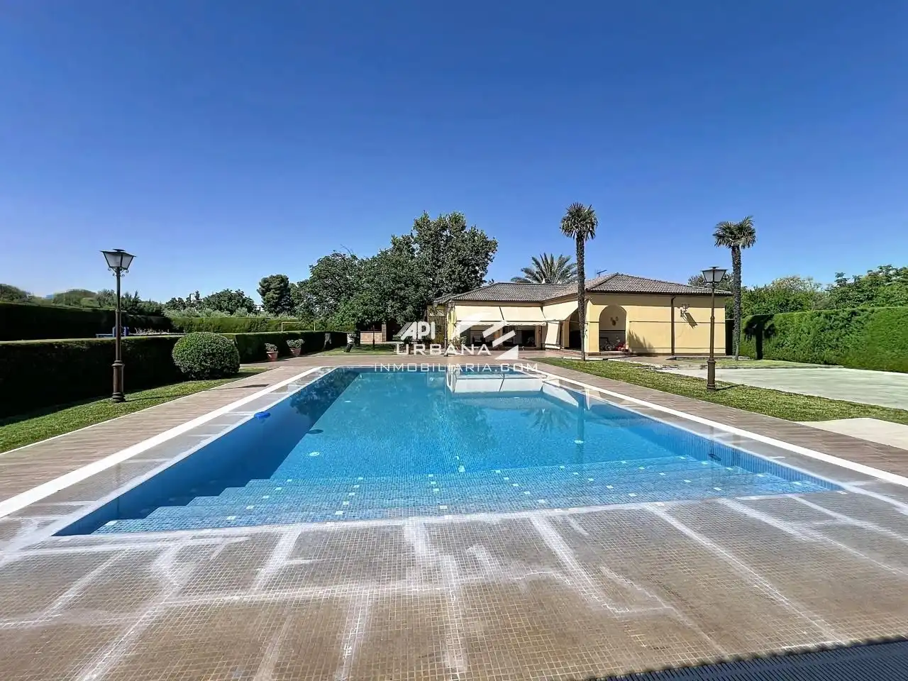 Piscina de Casa o xalet en venda en Lucena amb Aire condicionat i Piscina