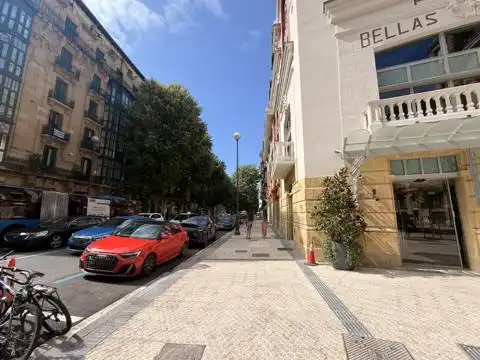 Vista exterior de Local en venda en Donostia - San Sebastián 