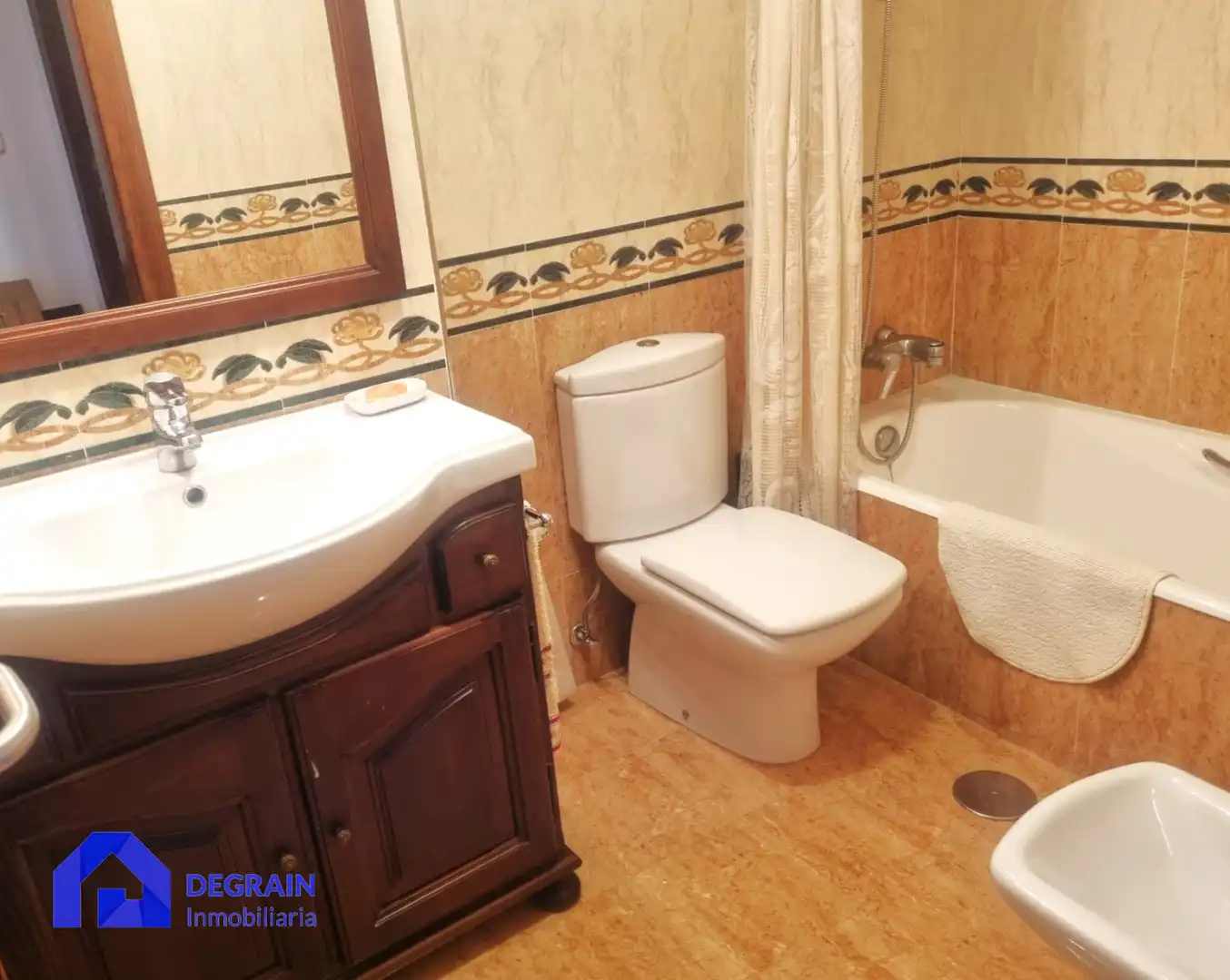 Badezimmer von Wohnung zur Miete in Oviedo  mit Heizung