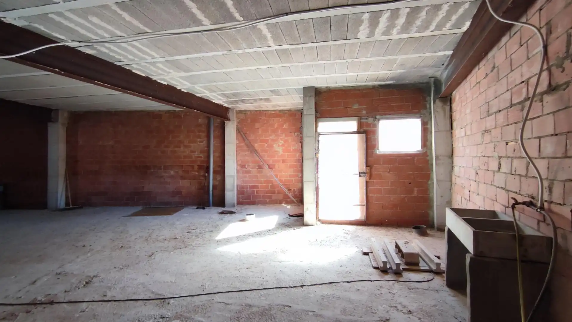 Buildings for sale in Corbera