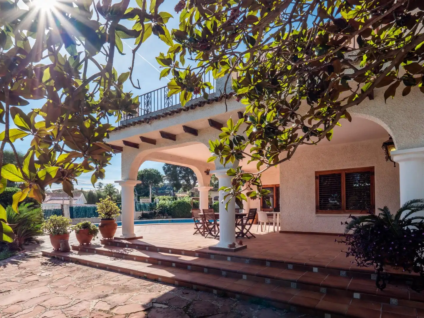 Garten von Einfamilien-Reihenhaus zum Verkauf in Chiva mit Klimaanlage, Terrasse und Abstellraum