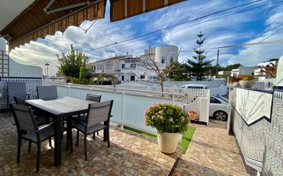 Vista exterior de Casa adosada en venda en Cunit amb Aire condicionat, Calefacció i Jardí privat