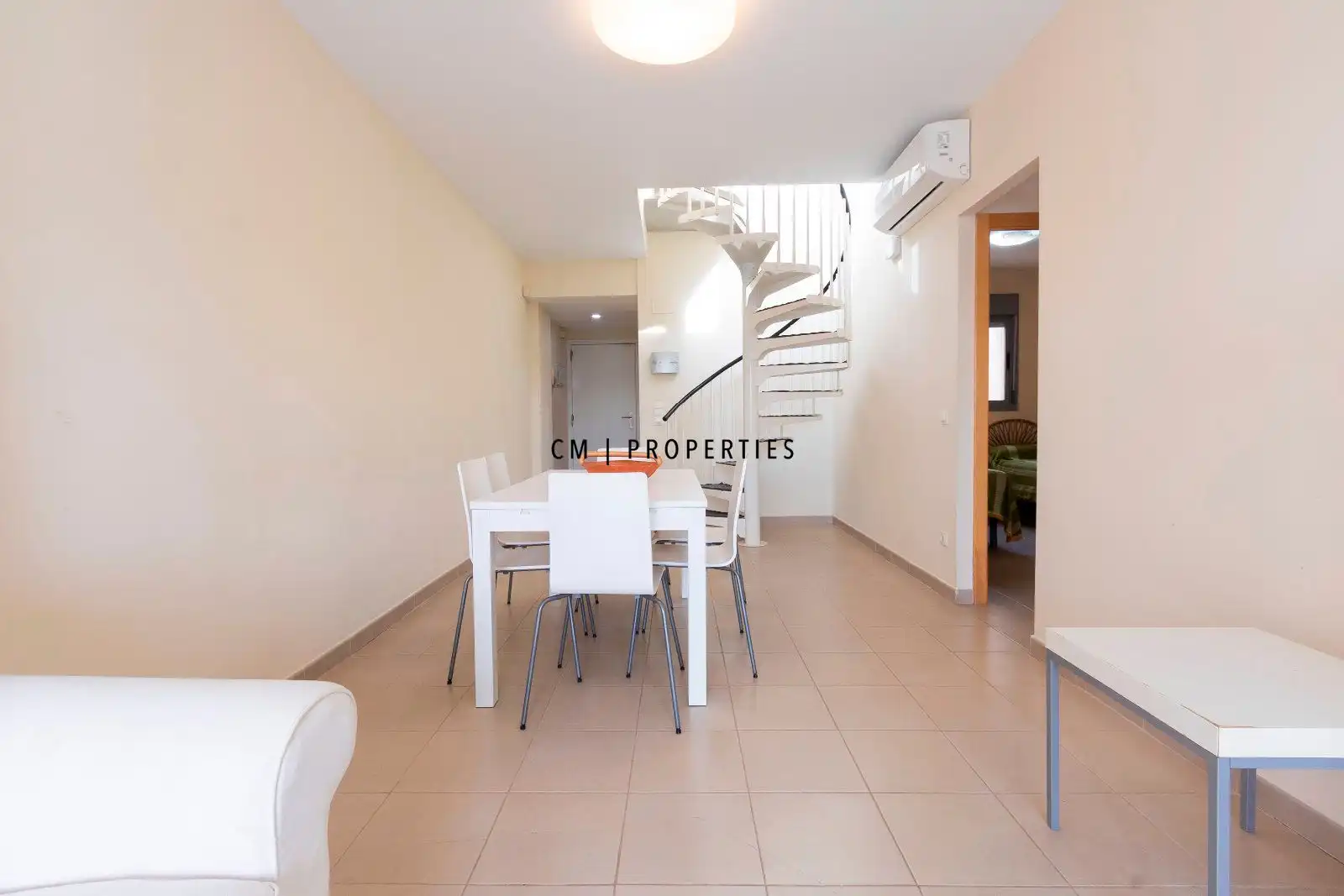 Attic for rent in Costa Brava, Almenara