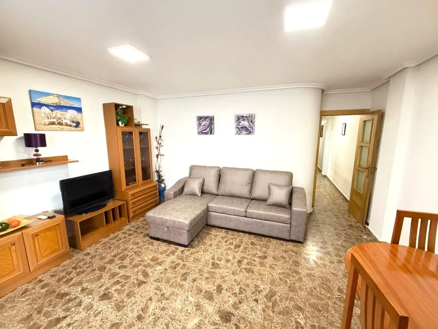 Sala de estar de Apartamento de alquiler en Torrevieja con Aire acondicionado, Terraza y Amueblado
