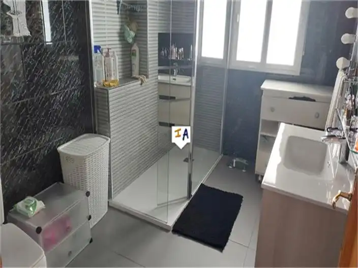 Bany de Casa o xalet en venda en Loja amb Terrassa, Traster i Piscina