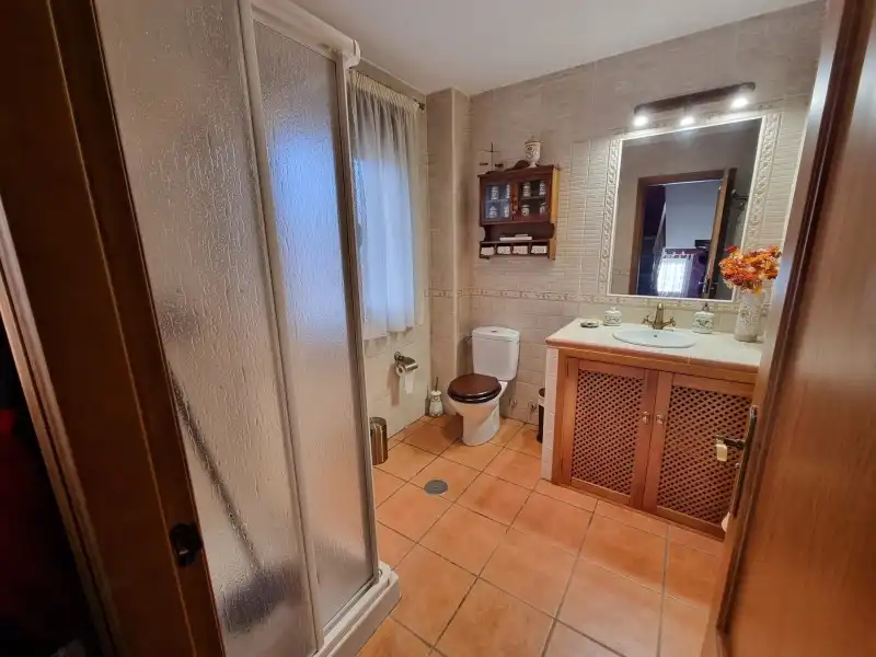 Bany de Casa o xalet en venda en Valdastillas amb Aire condicionat, Calefacció i Terrassa