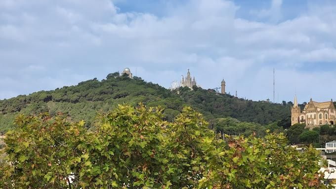 Vista exterior de Casa o xalet en venda en  Barcelona Capital amb Calefacció, Jardí privat i Terrassa