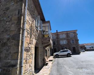 Vista exterior de Casa o xalet en venda en Campoo de Enmedio amb Jardí privat, Parquet i Terrassa