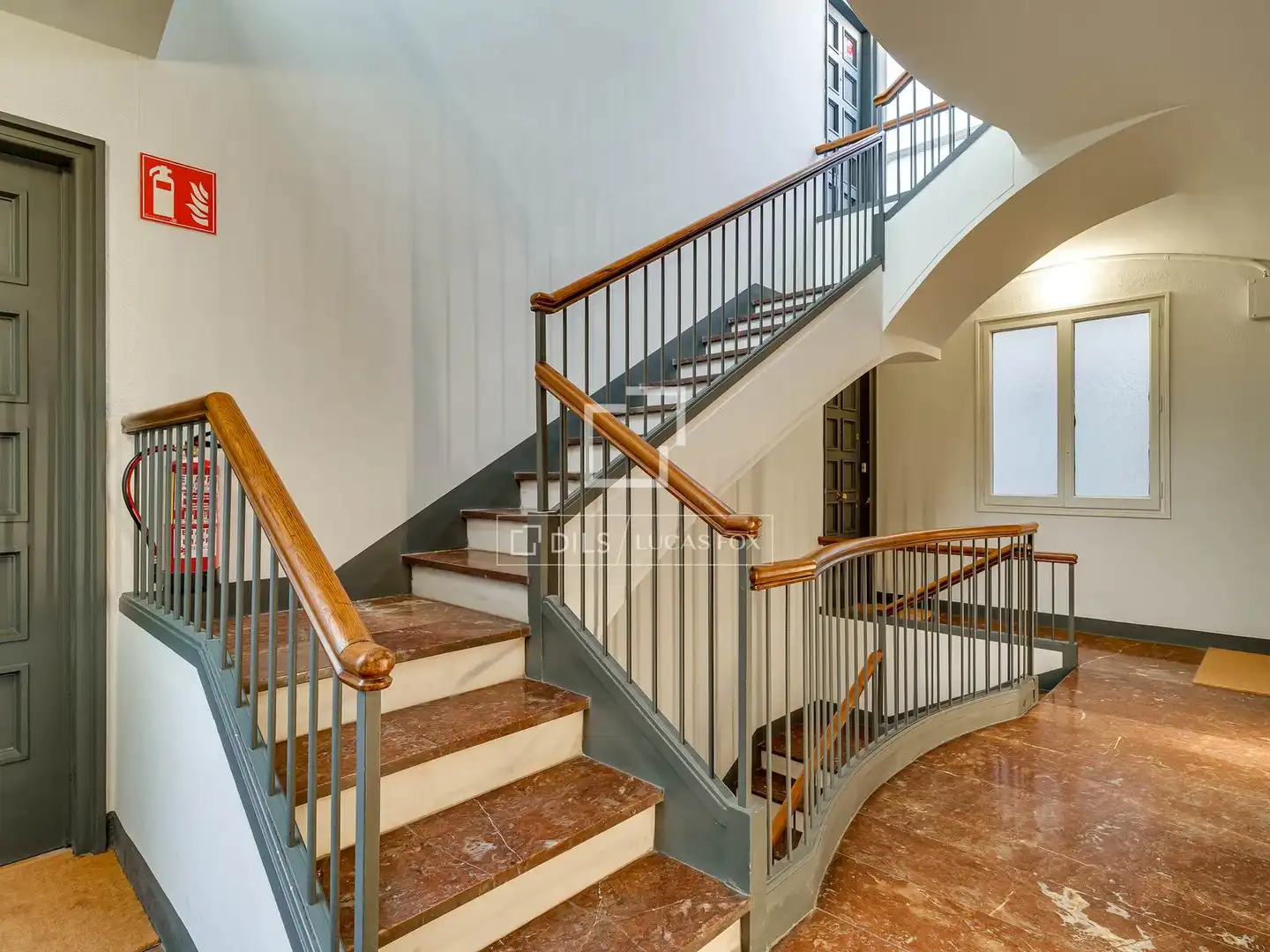 Wohnung zum Verkauf in Barcelona mit Klimaanlage, Heizung und Balkon