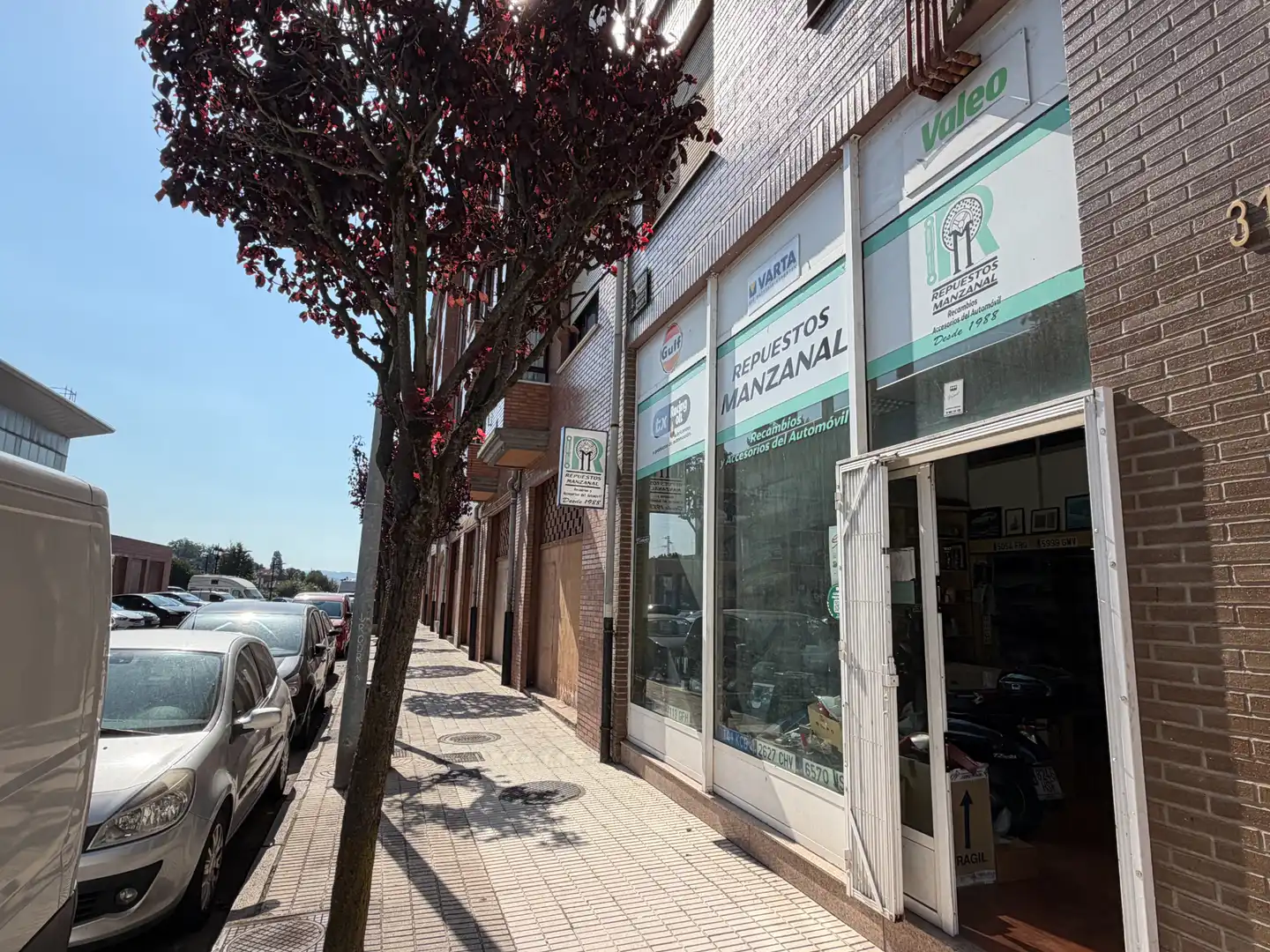 Business premises for sale in Calle José María Martínez Cachero 31, imagen 8