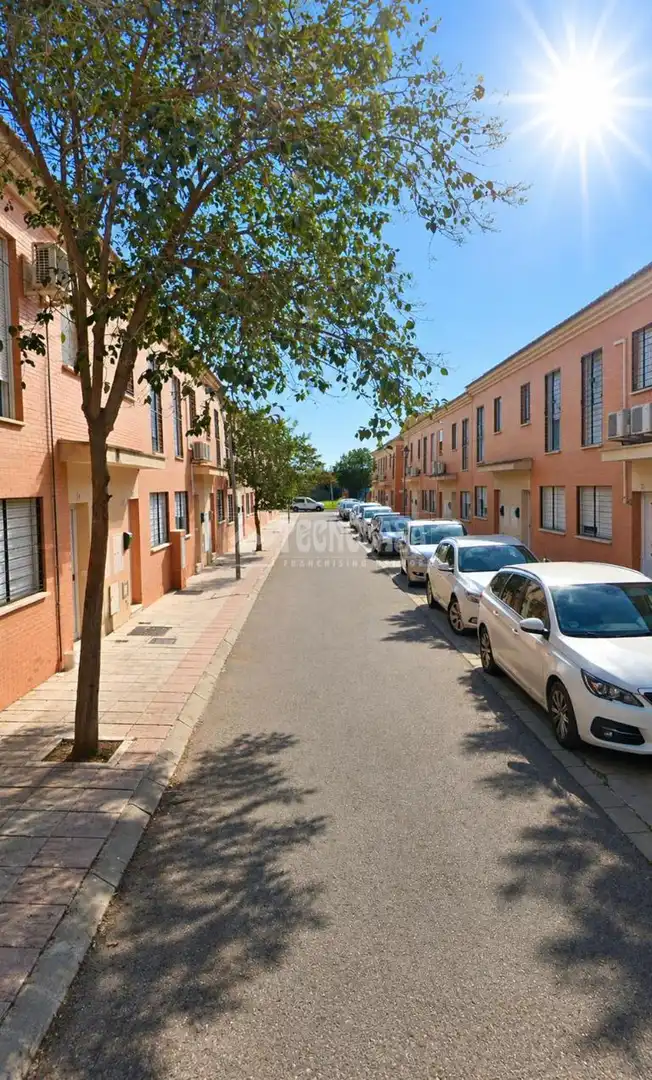 Exterior view of Detached homes for sale in Palomares del Río