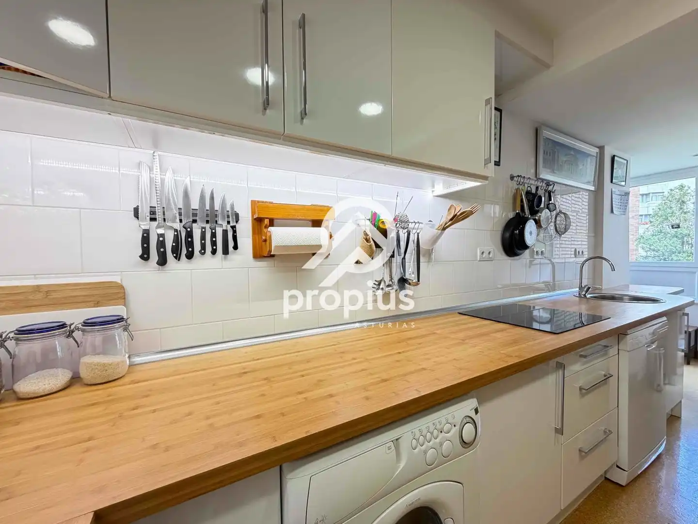 Kitchen of Flat for sale in Oviedo   with Heating, Parquet flooring and Oven