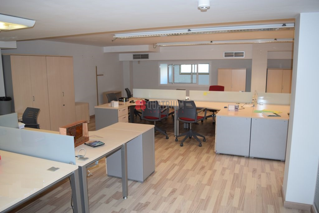 Local en venda en Pontevedra Capital  amb Aire condicionat i Moblat