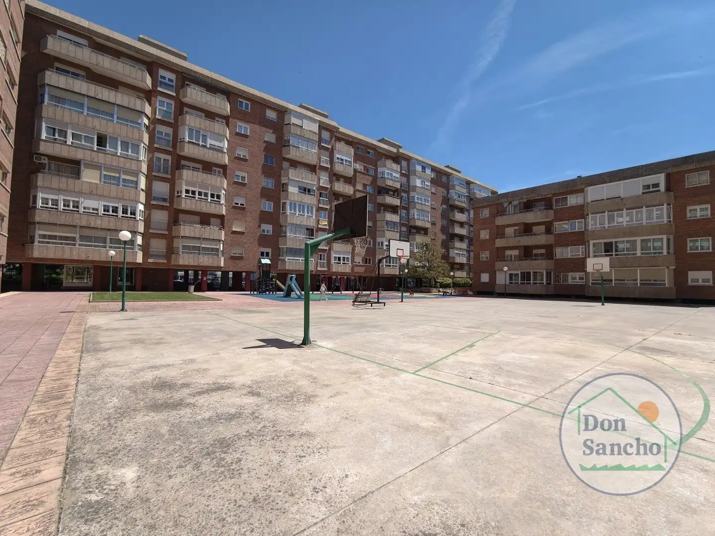 Parking de Piso en venta en Valladolid con Calefacción, Terraza y Trastero